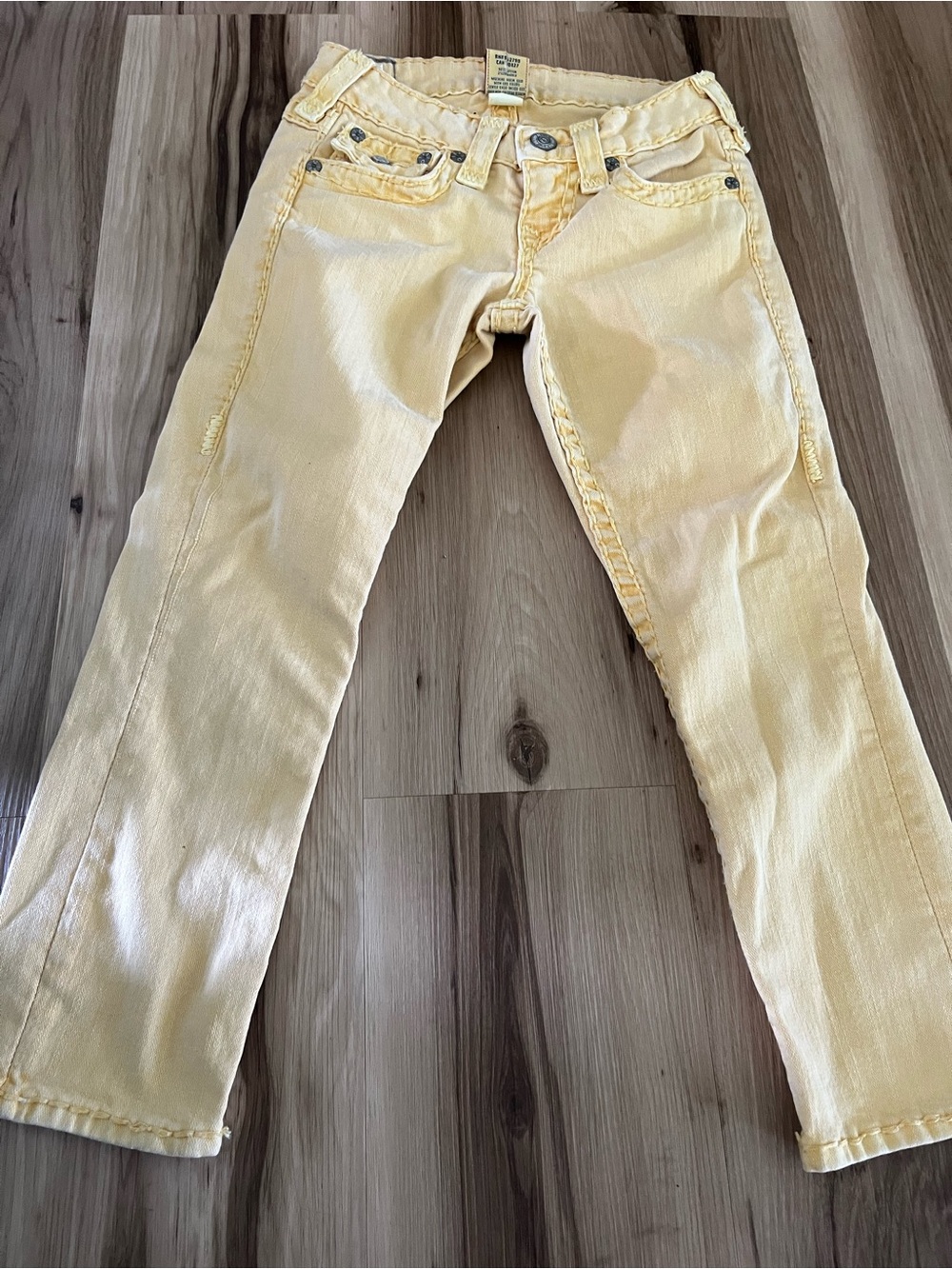 True religion, Lilly super T cropped Yellow  jean size 25